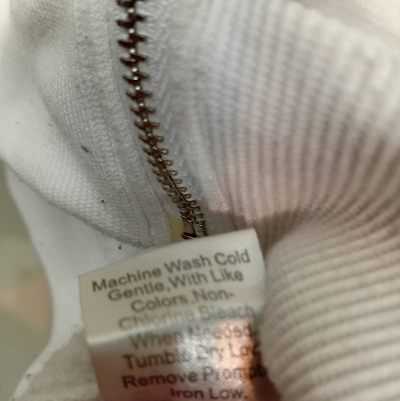 Cropped White Zip-Up Hoodie - Picture 3 of 4